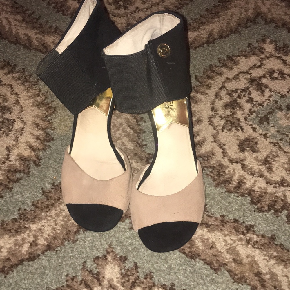 Michael Kors Black and Tan heels 👠